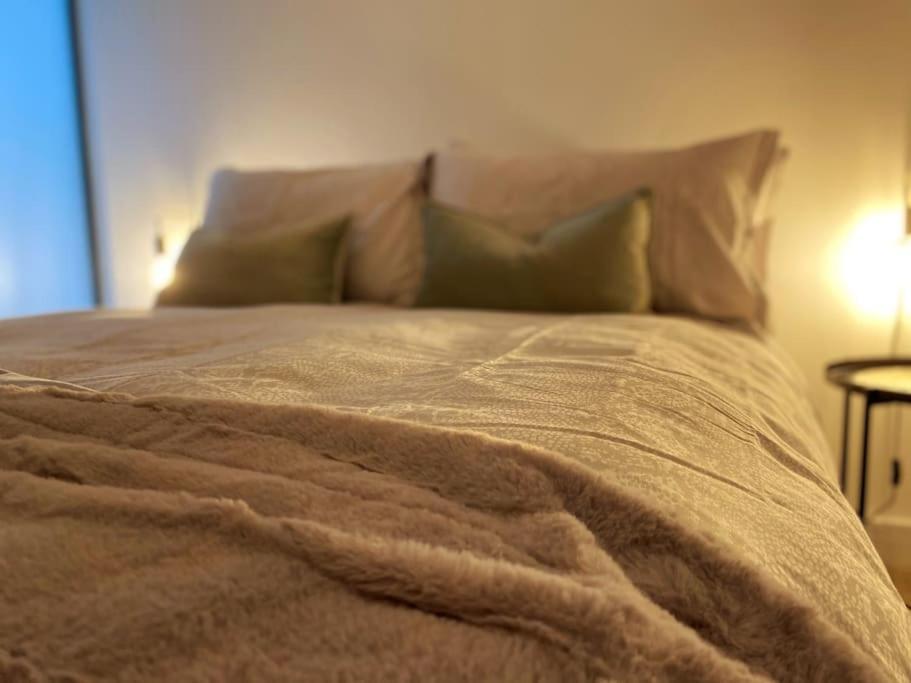 The Pad By The Beach Penthouse Apartment With Sunset And City Views Bournemouth Esterno foto